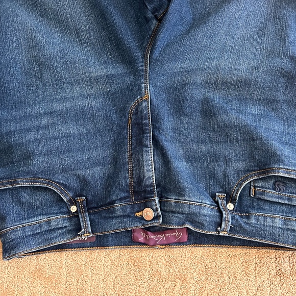 Gloria Vanderbilt Amanda bootcut jeans - Picture 3 of 4